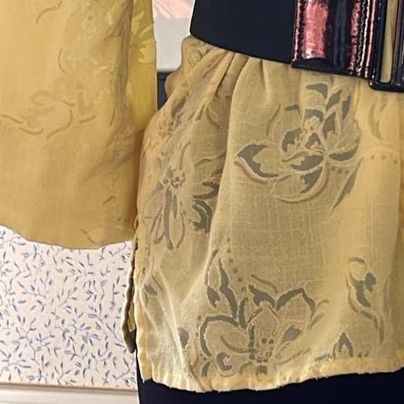 Ladies, quarter sleeve button blouse - Picture 3 of 8